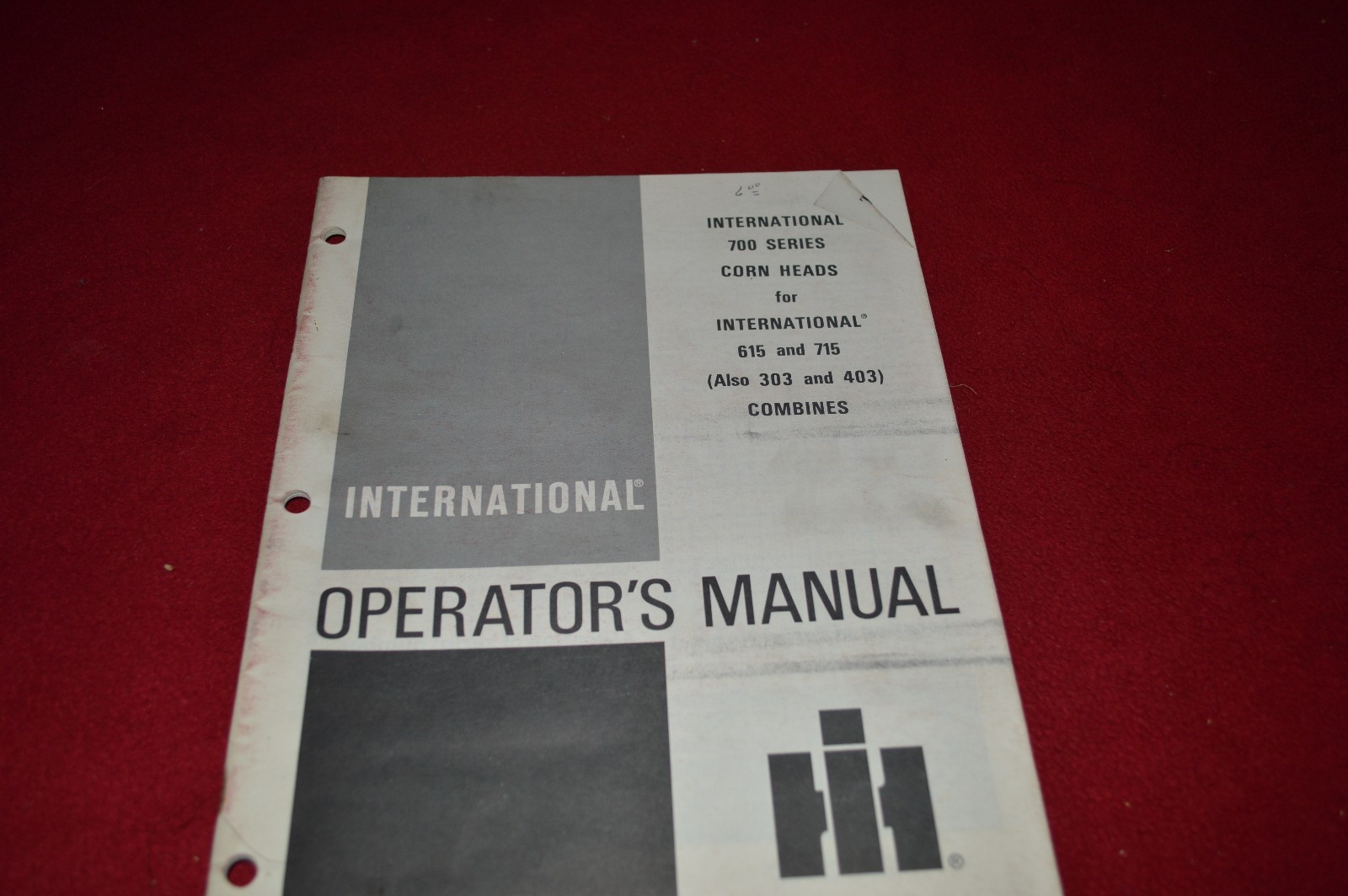 International Harvester 700 Series Corn Head Operator&rsquo;s Manual GDSD B&W