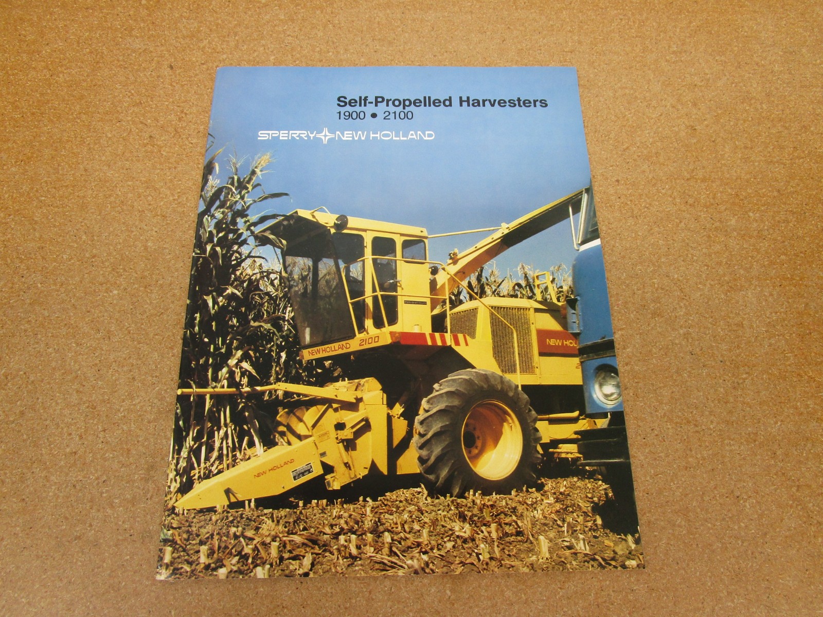 1983 Sperry New Holland Self Propelled Chopper hay sales brochure ORIGINAL farm