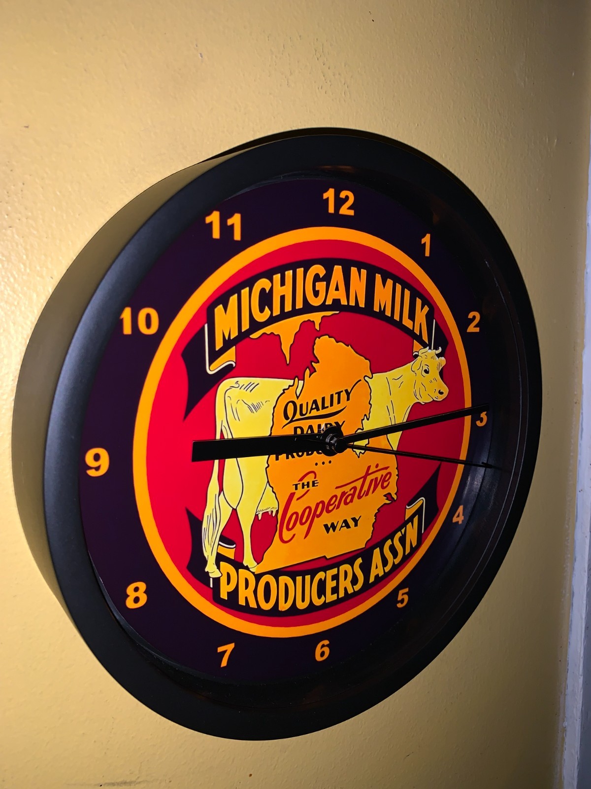 Michigan Milk Co-op Cow Dairy Farm Barn Man Cave Clock Advertising Sign