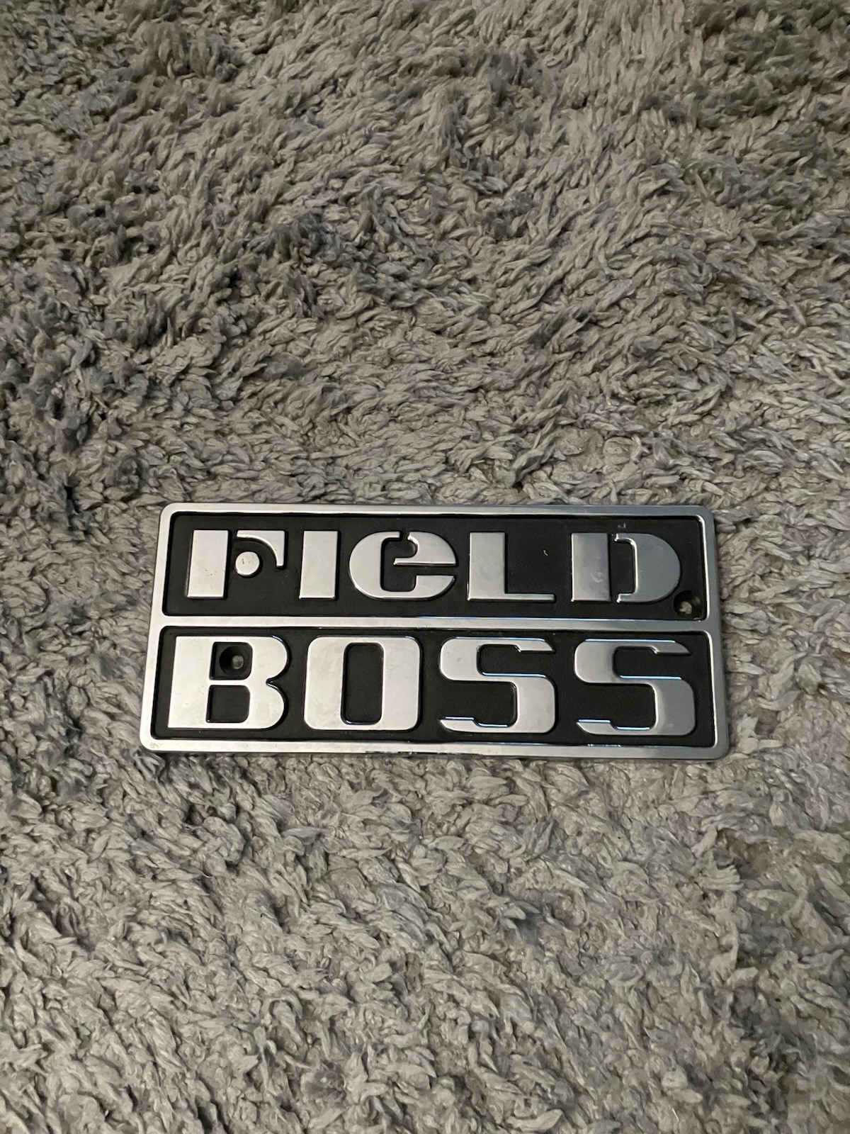 White Farm Equipment, Metal Field Boss Emblem