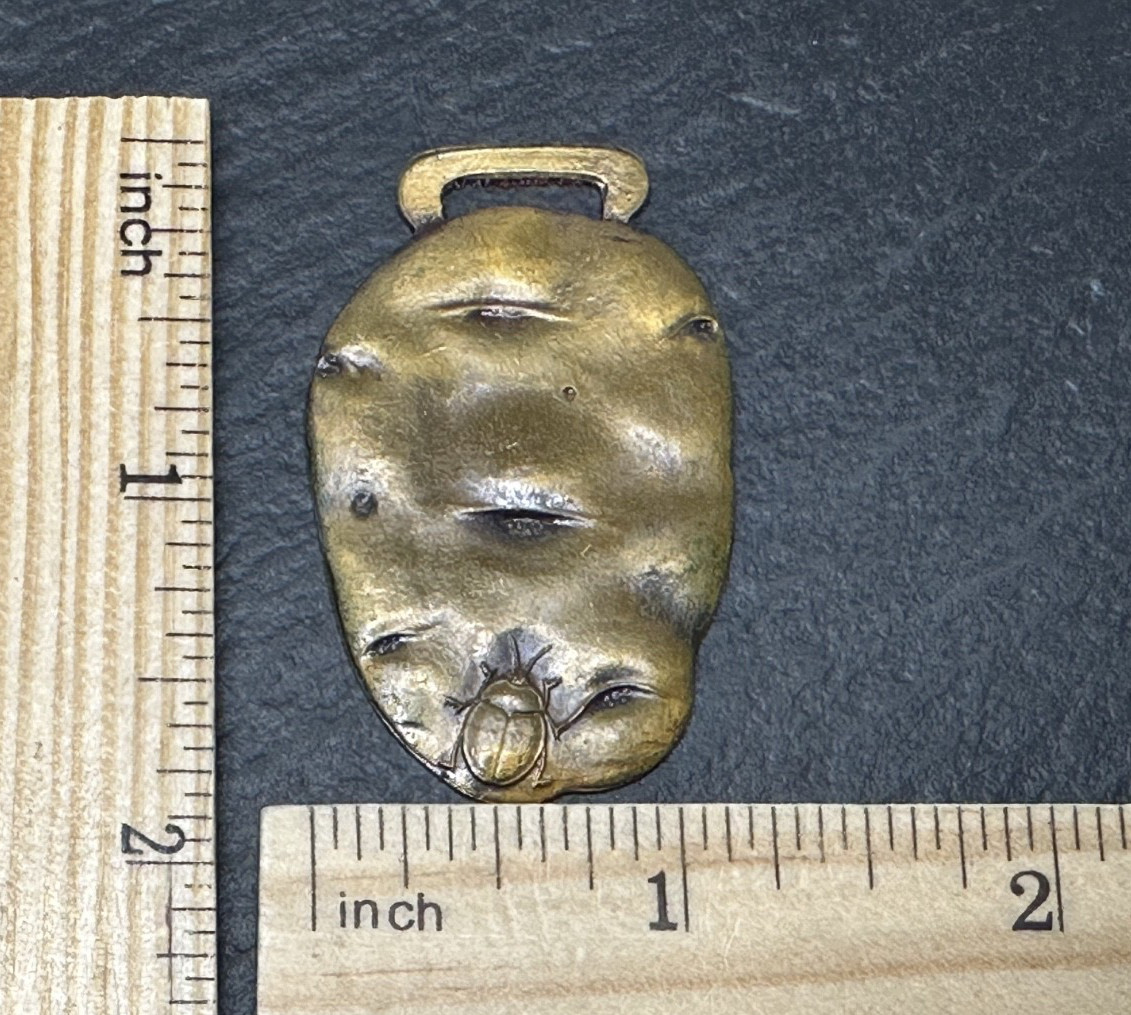 VINTAGE IRON AGE POTATO MACHINERY « THE POTATO » WATCH FOB WITHOUT ADVERT N809