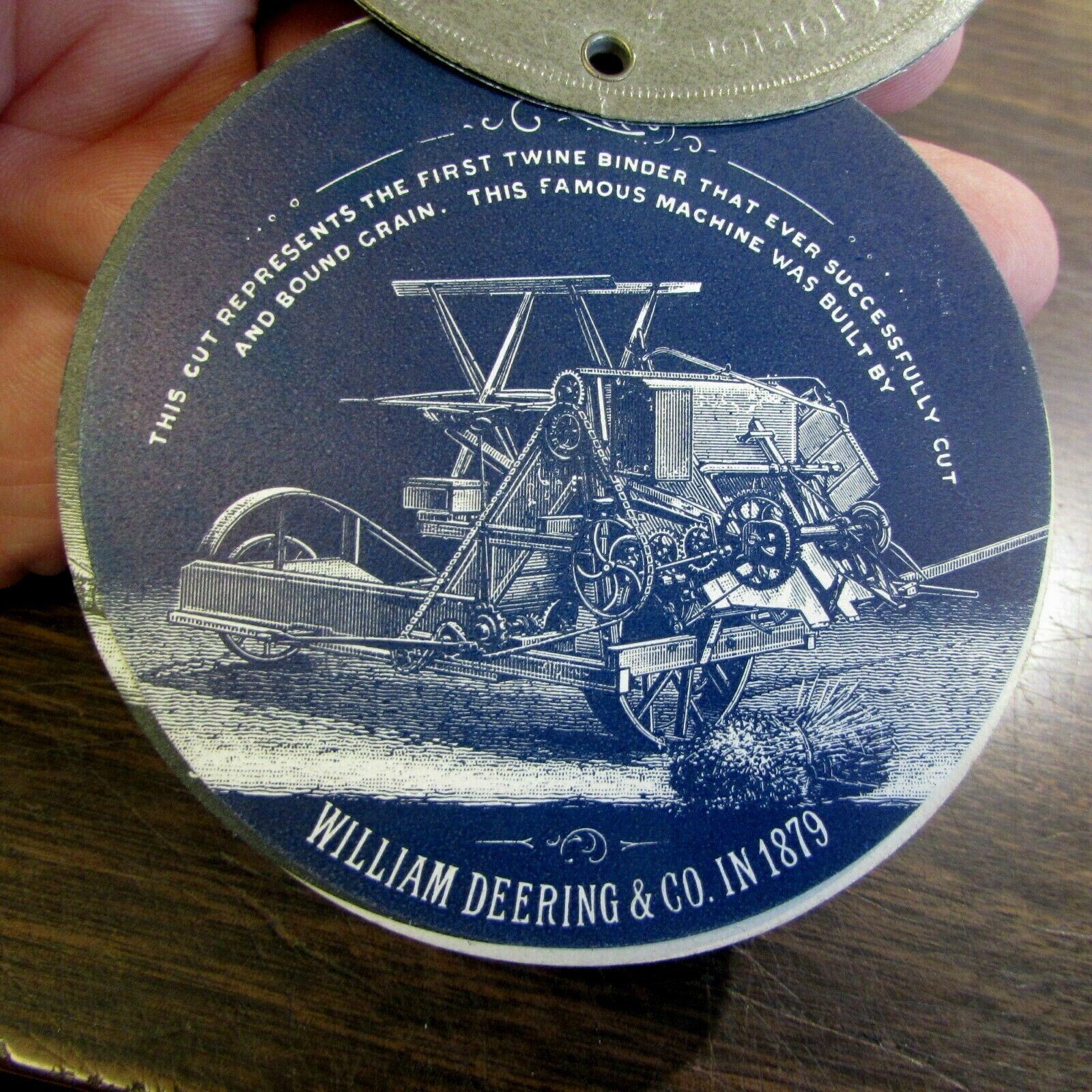 ANTIQUE « THE DEERING VICTORIOUS IN EVERY FIELD – ADVERTISING DISKS – VERY GOOD