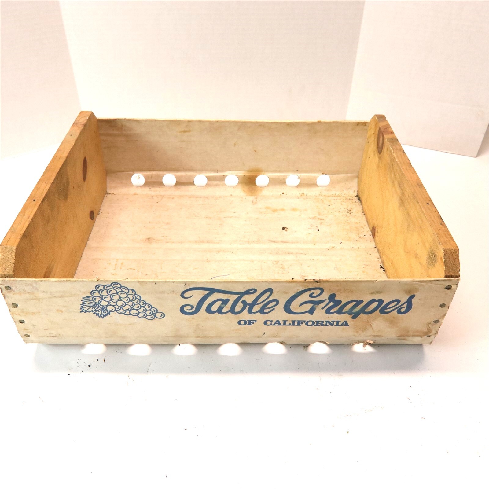VINTAGE SUN GOLD CALIFORNIA GRAPES FLAT CRATE WOOD PAPER COCHELLA ROBERT CARIAN
