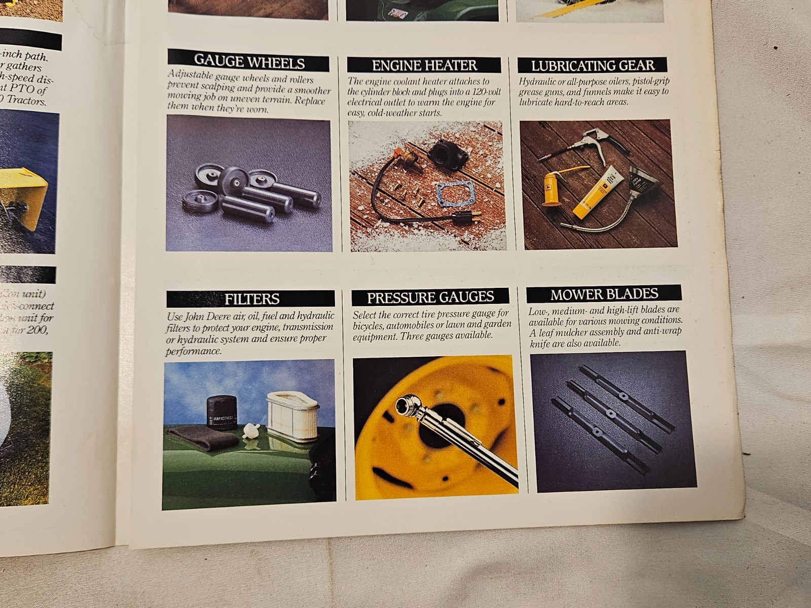JOHN DEERE 1990 LAWN AND GARDEN TRACTORS IMPLEMENTS & ACCESSORIES BROCHURE DKA86