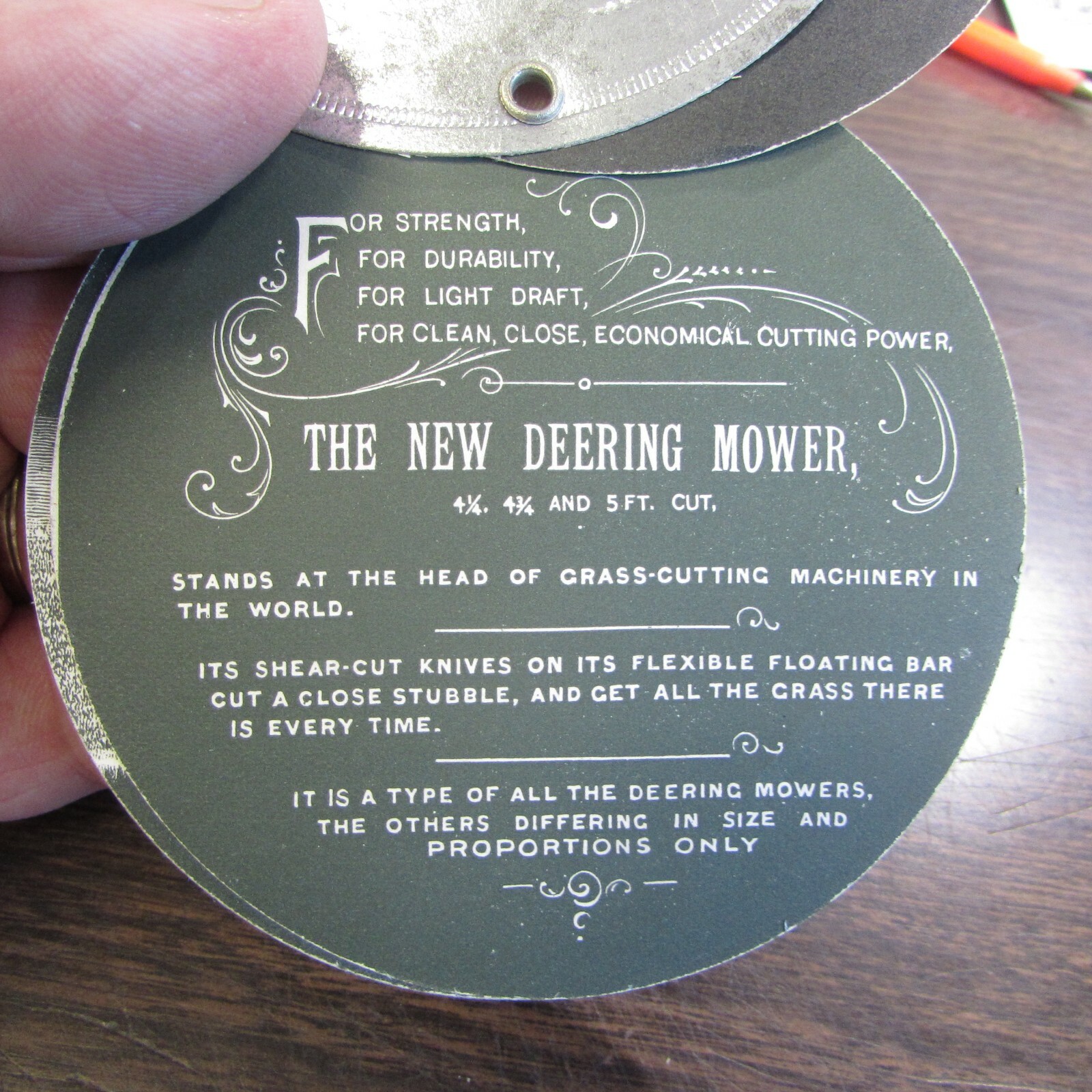 ANTIQUE « THE DEERING VICTORIOUS IN EVERY FIELD – ADVERTISING DISKS – VERY GOOD