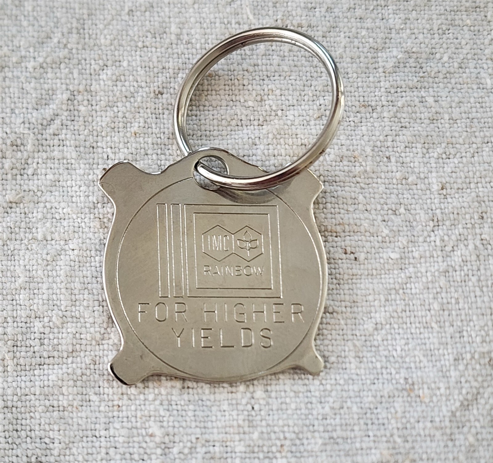 VINTAGE ALL METAL 4 IN 1 TOOL KEYCHAIN FOB IMC SUPER RAINBOW FERILIZER 1.25&Prime;