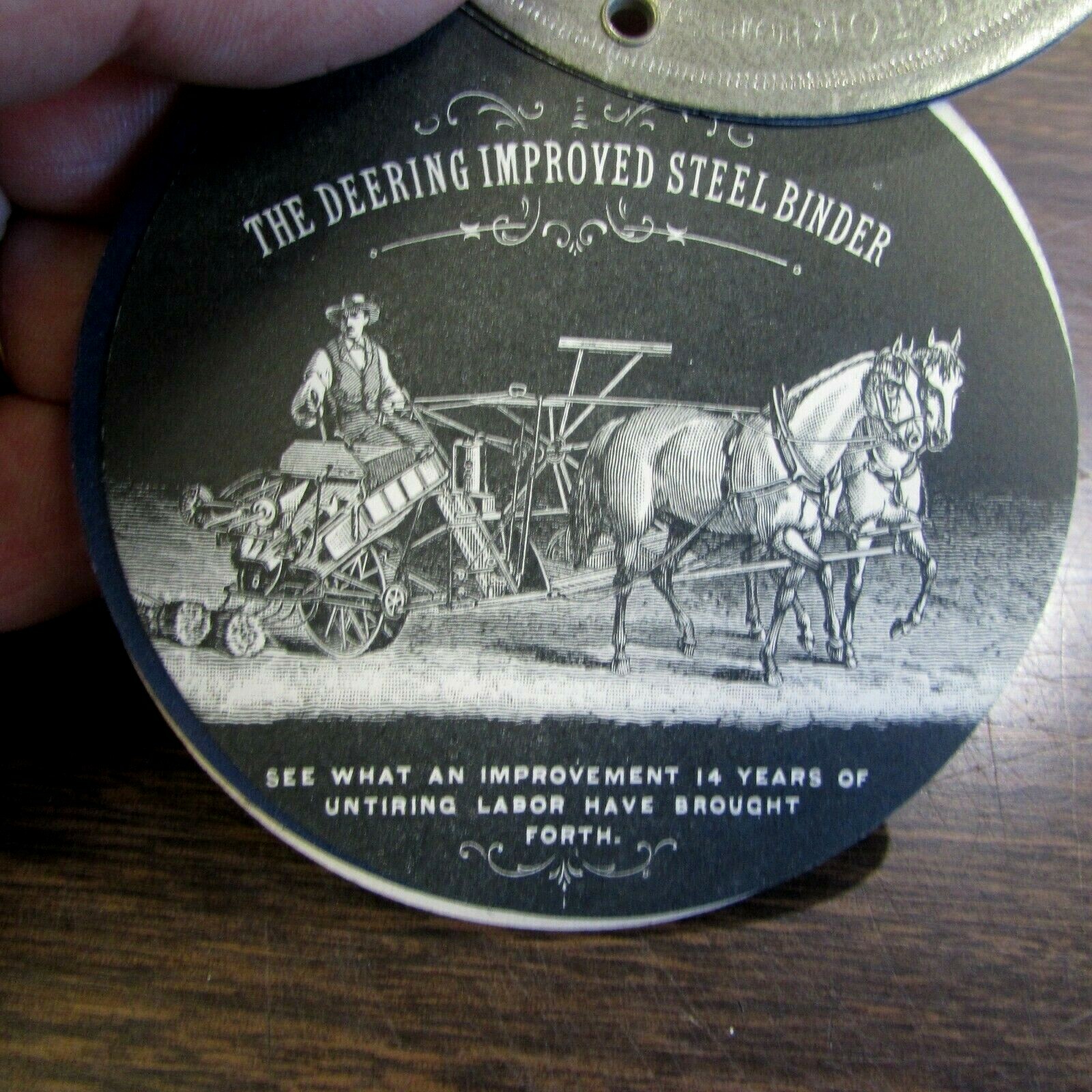 ANTIQUE « THE DEERING VICTORIOUS IN EVERY FIELD – ADVERTISING DISKS – VERY GOOD