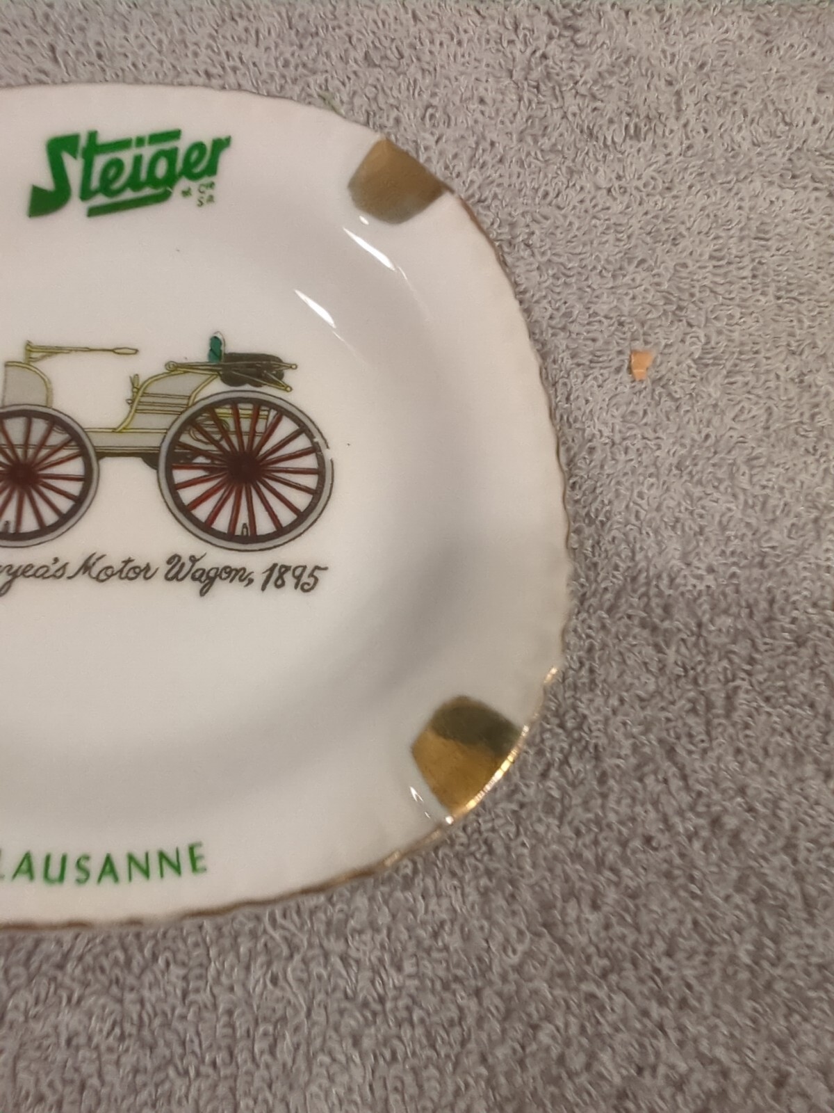 Steiger Ceramic Ash Tray, Duryea&rsquo;s Motor Wagon. « Lausanne » Gold Color Edging