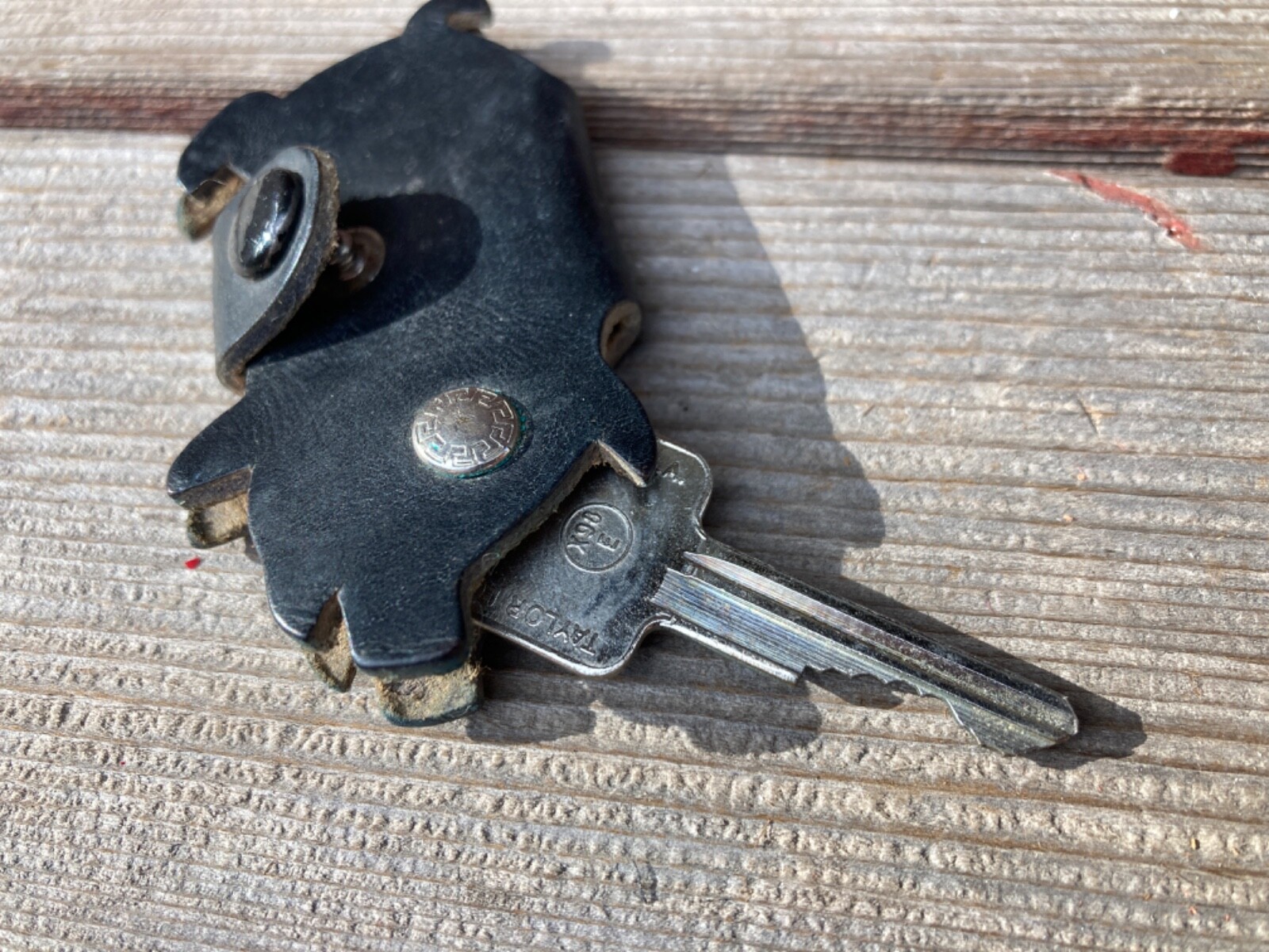 VTG FS HOG FEED ADVERTISING PIG SHAPED KEYCHAIN KEY HOLDER
