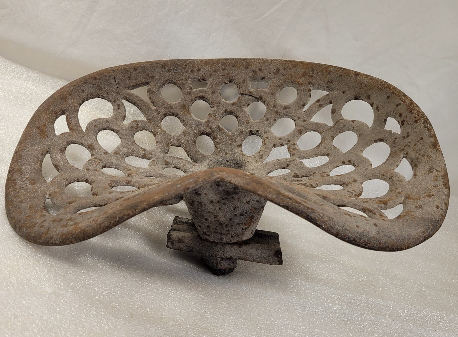 Antique Cast Iron Farm Implement Tractor Seat ( P715 ) Cracked
