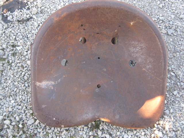Vintage Rusty Rustic Tractor Seat Implement ????????????? good for decor