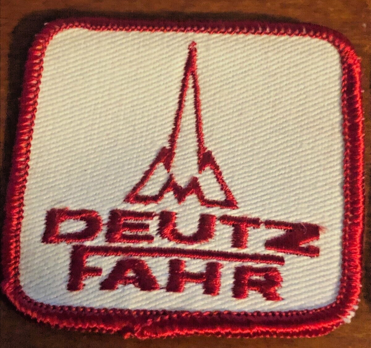 4- Vintage Snapback Patch Deutz Fahr White Red patch