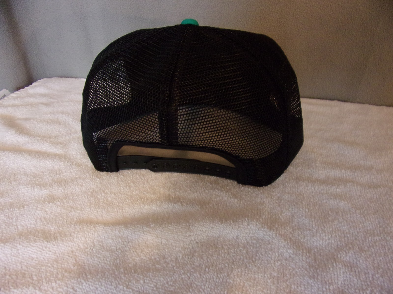 Vintage ~ « Sandoz Seeds » Black & Green Mesh Back Snapback Trucker Hat Farmer Cap