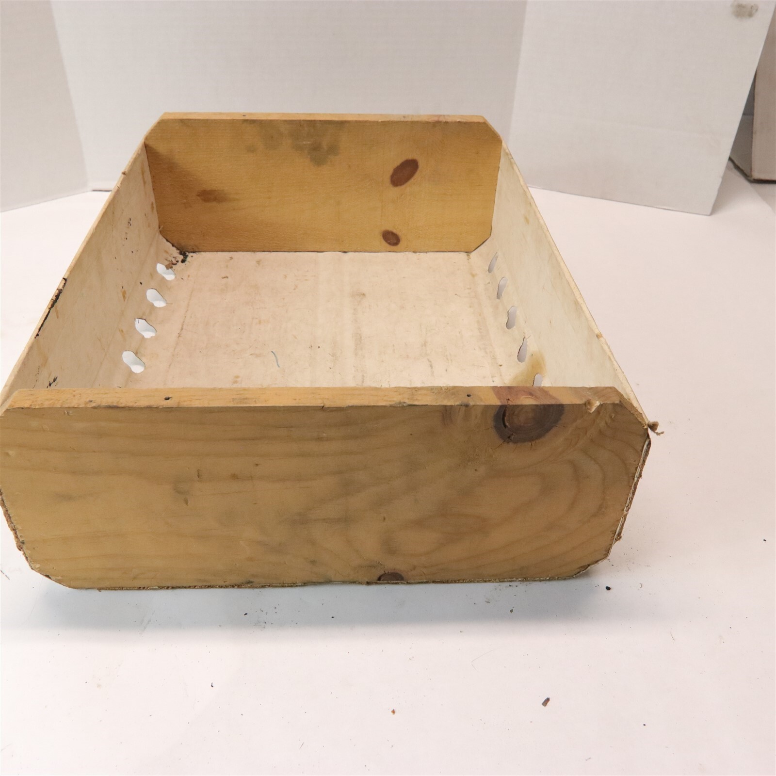 VINTAGE SUN GOLD CALIFORNIA GRAPES FLAT CRATE WOOD PAPER COCHELLA ROBERT CARIAN
