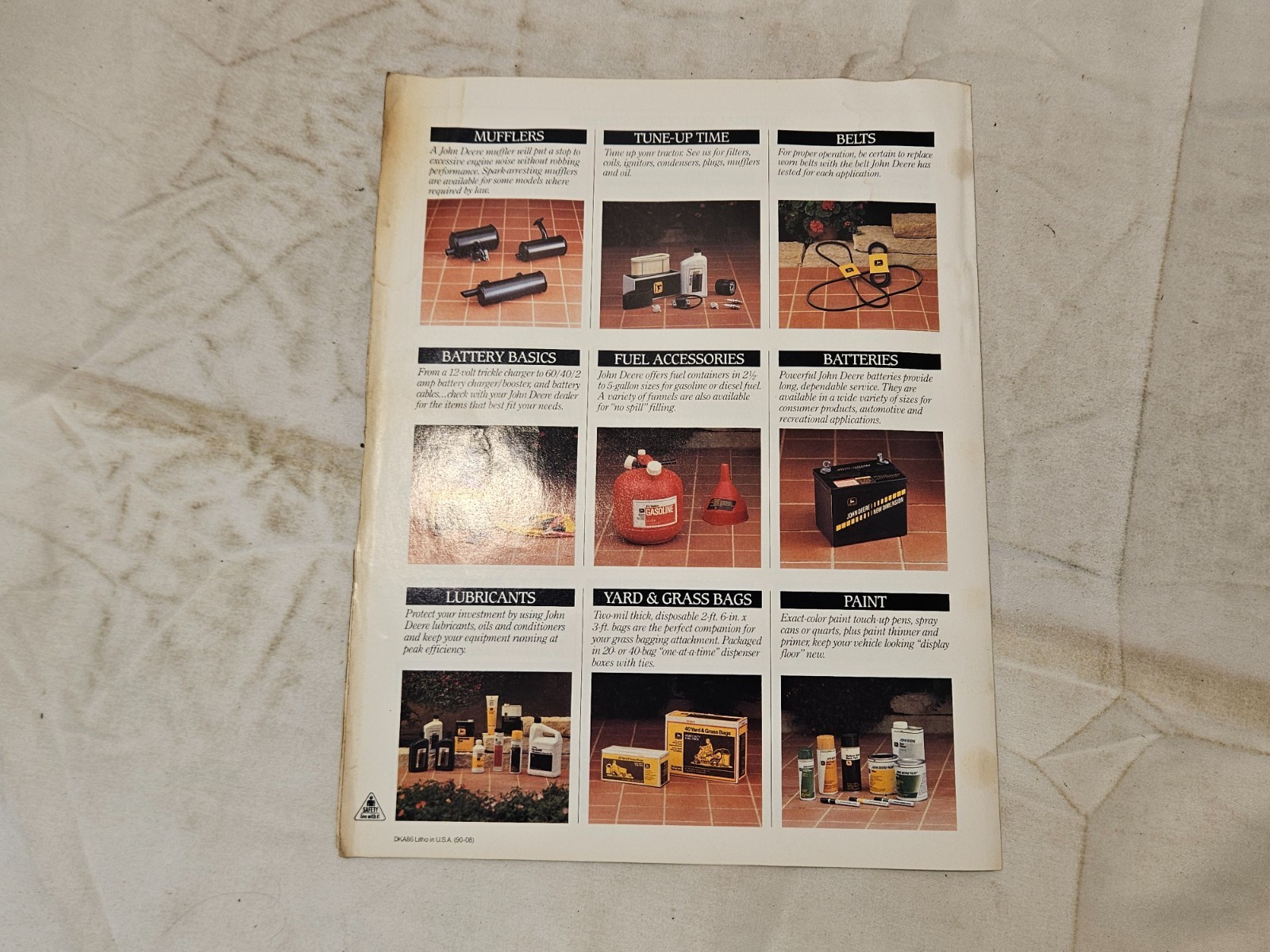 JOHN DEERE 1990 LAWN AND GARDEN TRACTORS IMPLEMENTS & ACCESSORIES BROCHURE DKA86