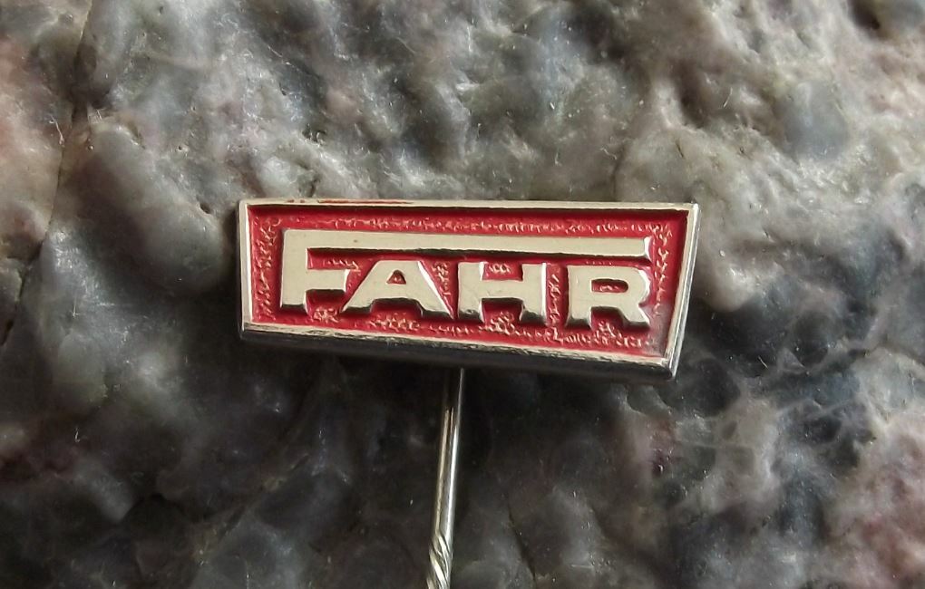 Antique Deutz Fahr German Farm Machinery Tractor Maker Agricultural Pin Badge