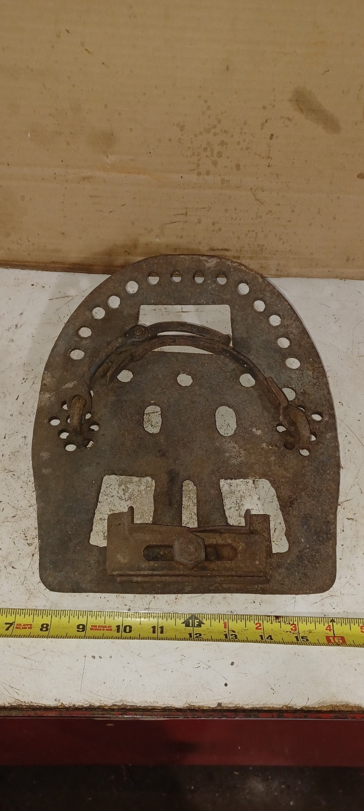 NOS FRANK HEINIG CAST IRON Swamp Horseshoe Seat Planter Lid Hay Trolley Wrench