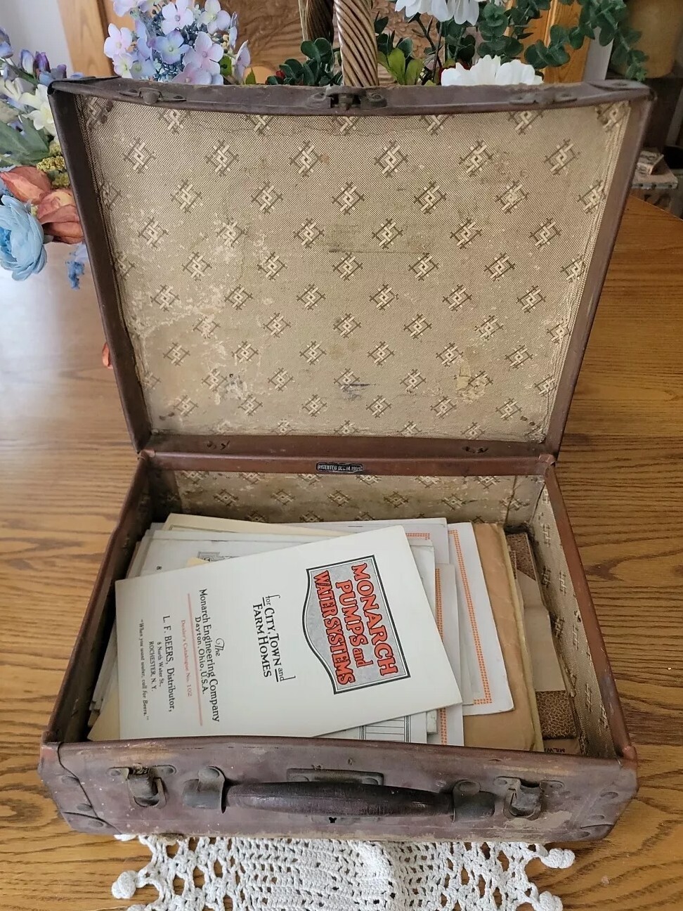 1909 Salesman&rsquo;s Suitcase Farm Dairy Pumps Equipment Cream Separator Pamphlets