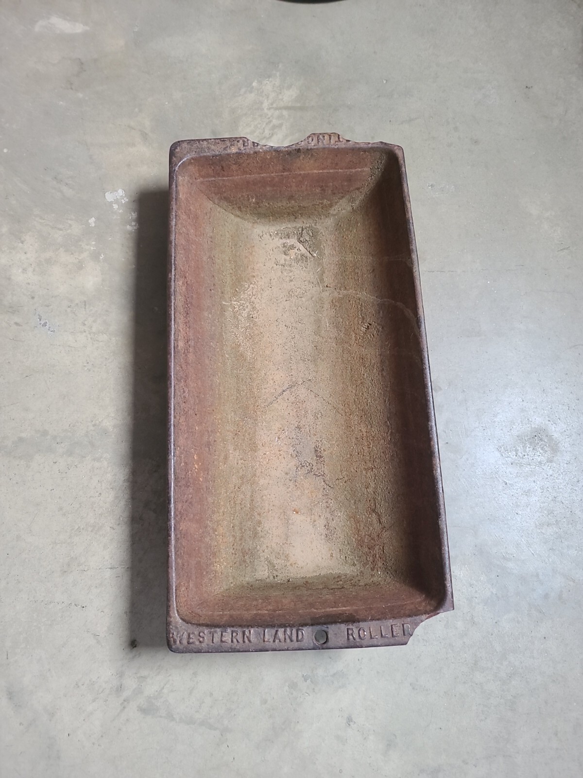 RARE Vintage Western Land Roller Co Bear Cat Farm Equipment Cast Iron
