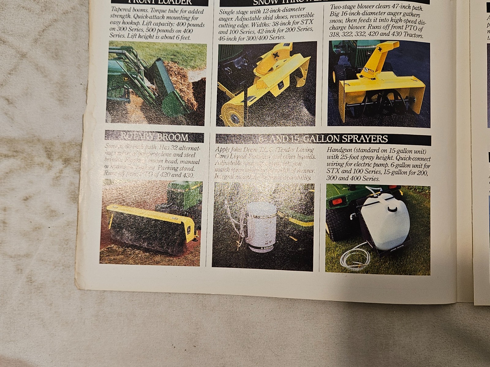 JOHN DEERE 1990 LAWN AND GARDEN TRACTORS IMPLEMENTS & ACCESSORIES BROCHURE DKA86