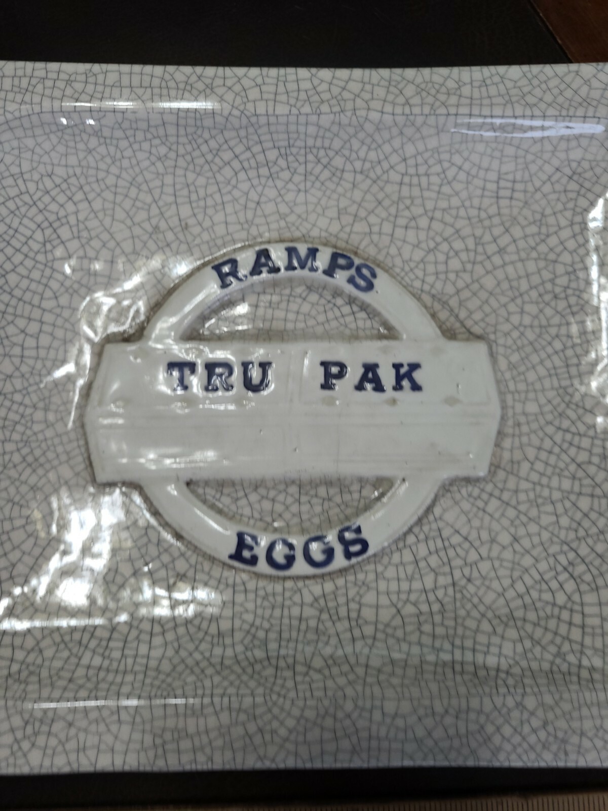 1940s XL Country Market Store Size Ramps Tru Pak Eggs Ceramic Ashtray