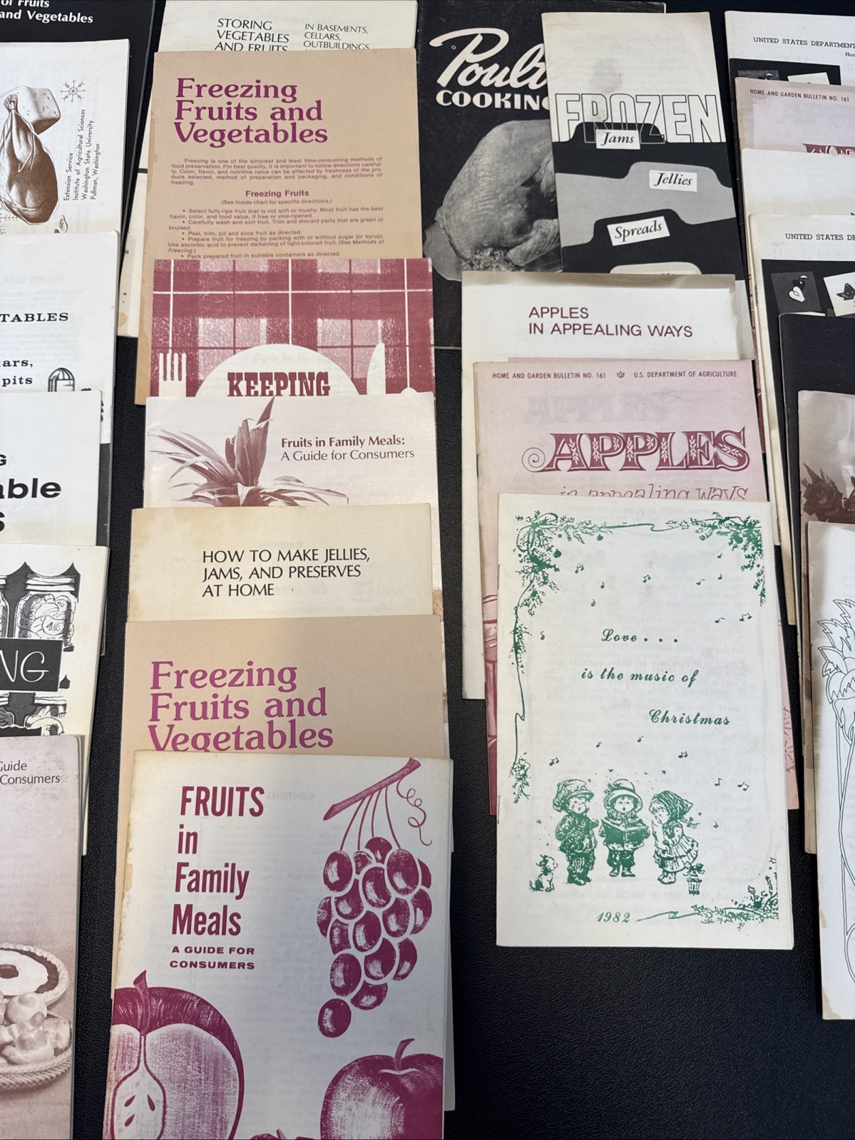 Vintage US Dept Of Agriculture Consumer Guides Canning Breads Freezing Lot of 25