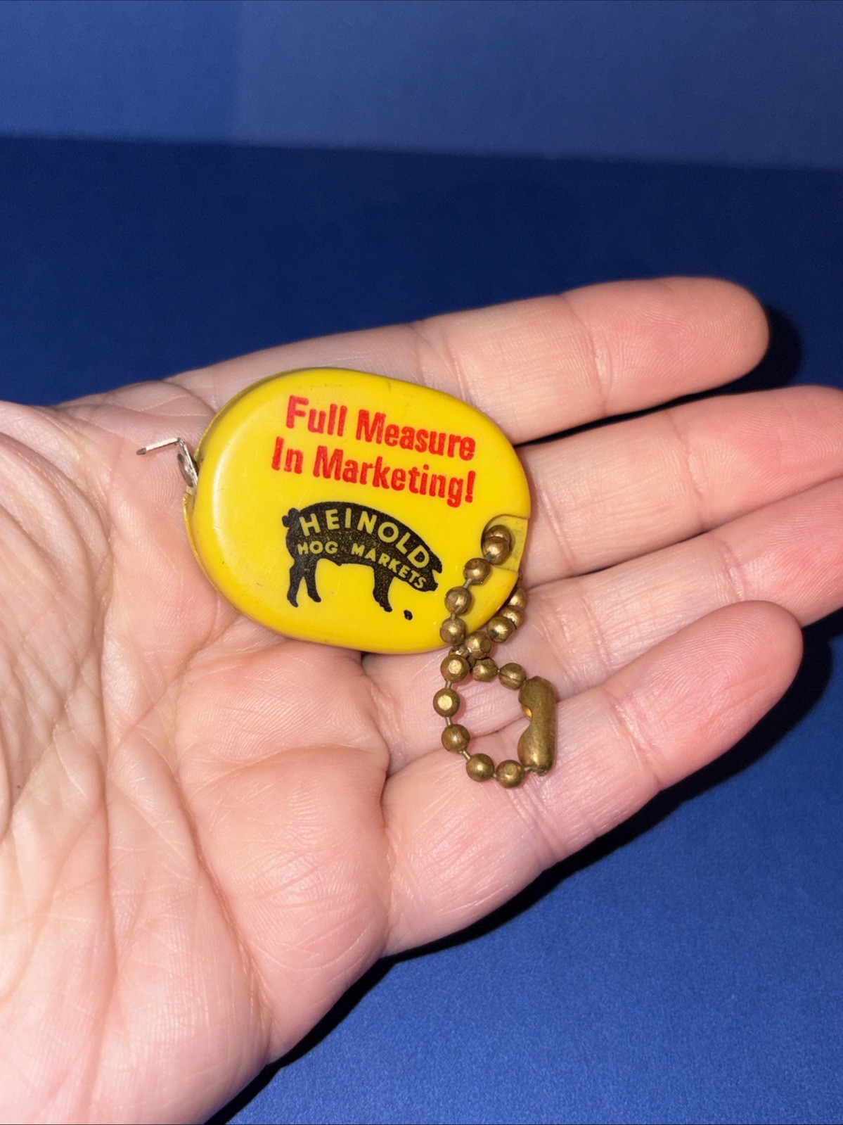 Heinold Hog Markets Vtg Ad Tape Measure Ag Farm Pig Swine Ad Keychain