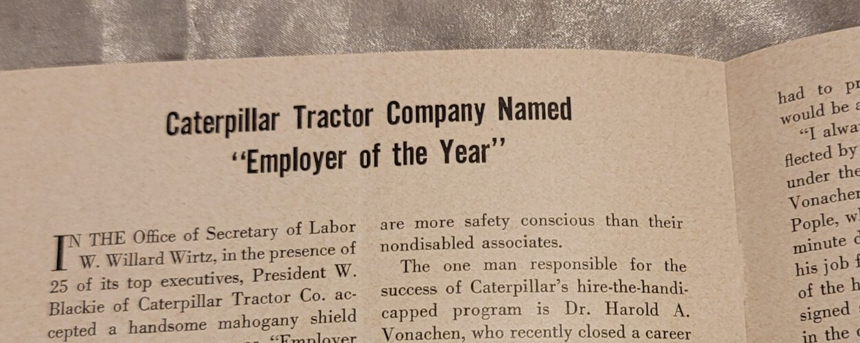 Vintage 1960s Caterpillar « EMPLOYER OF THE YEAR  » FROM PRESIDENT JOHNSON!! br9