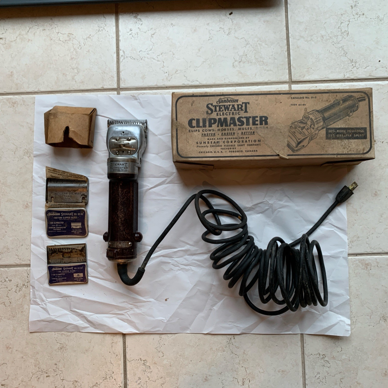 ANTIQUE- SUNBEAM- STEWART ELECTRIC CLIPMASTER-MODEL 51-2 ORIGINAL BOX Powers On