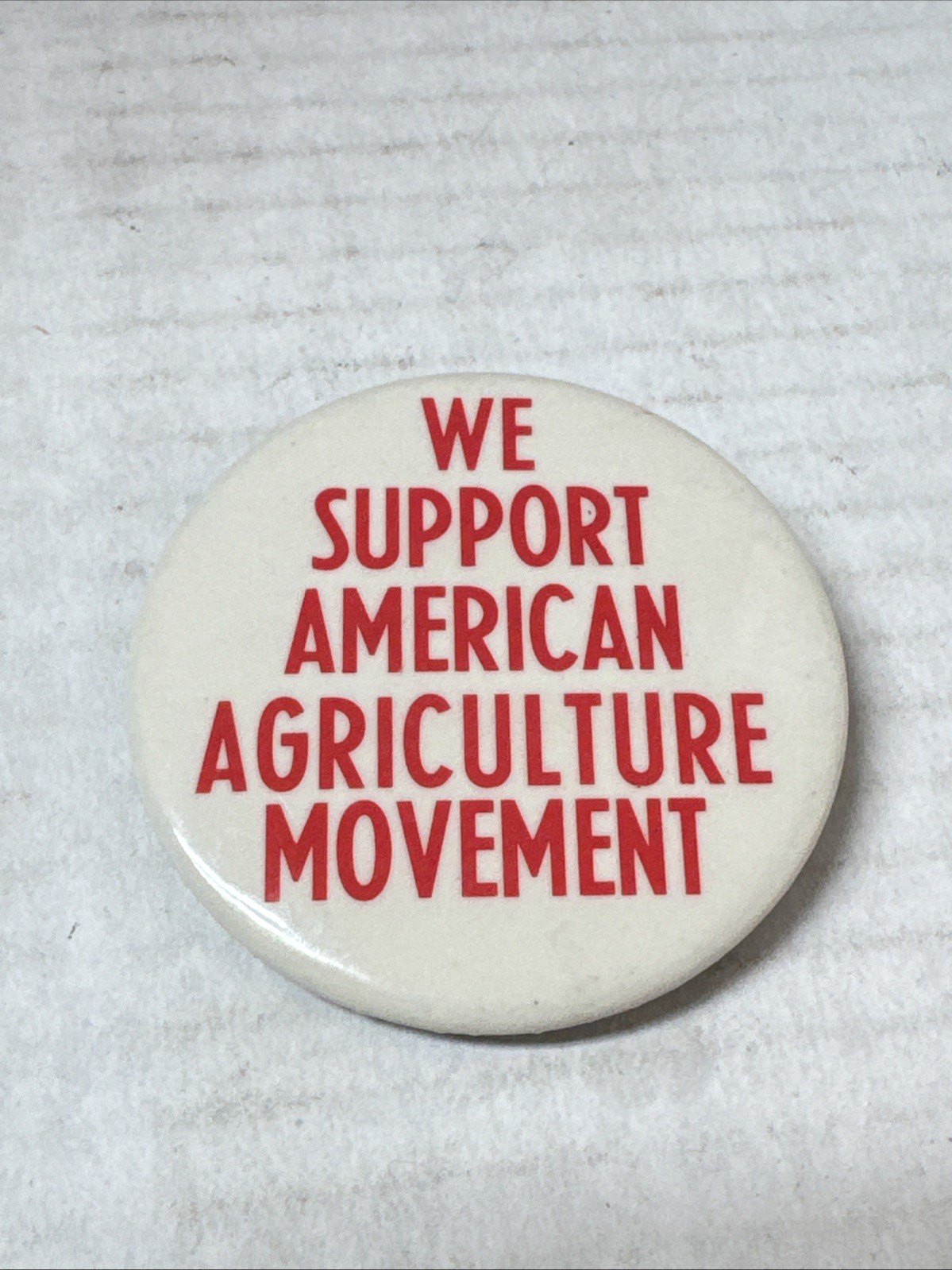 Vintage WE SUPPORT AMERICAN AGRICULTURE MOVEMENT farming pinback button