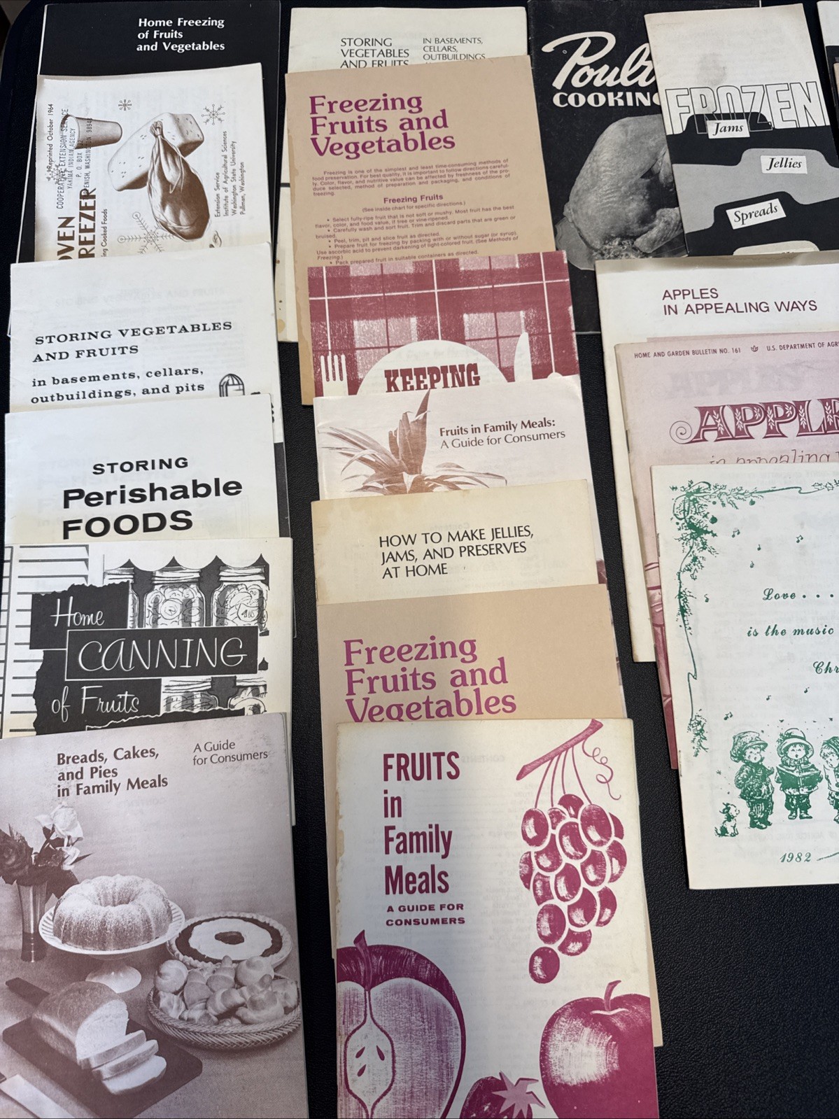 Vintage US Dept Of Agriculture Consumer Guides Canning Breads Freezing Lot of 25