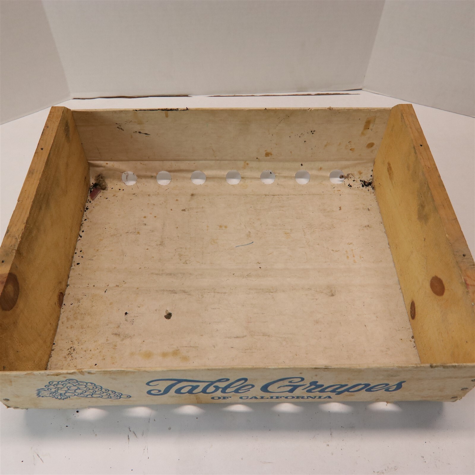 VINTAGE SUN GOLD CALIFORNIA GRAPES FLAT CRATE WOOD PAPER COCHELLA ROBERT CARIAN