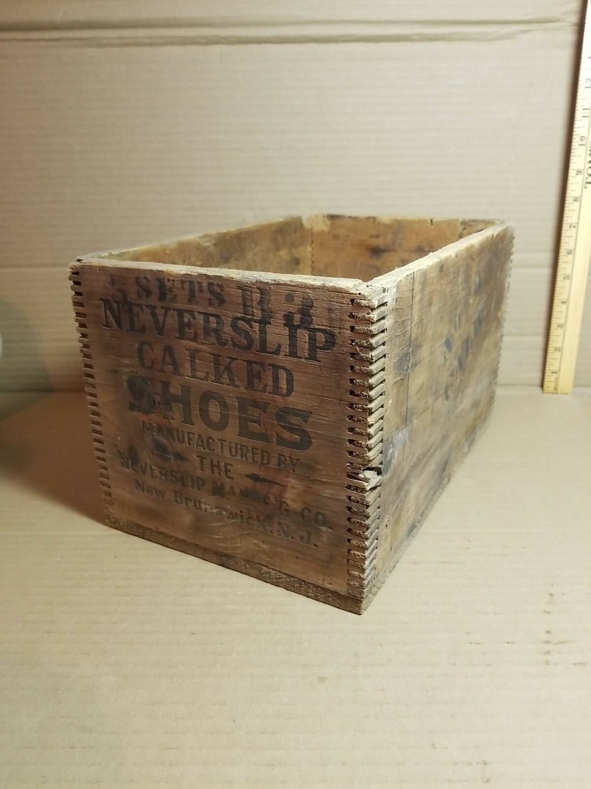 Neverslip Manufacturing Co New Brunswick New Jersey Calked Horse Shoes Box Crate