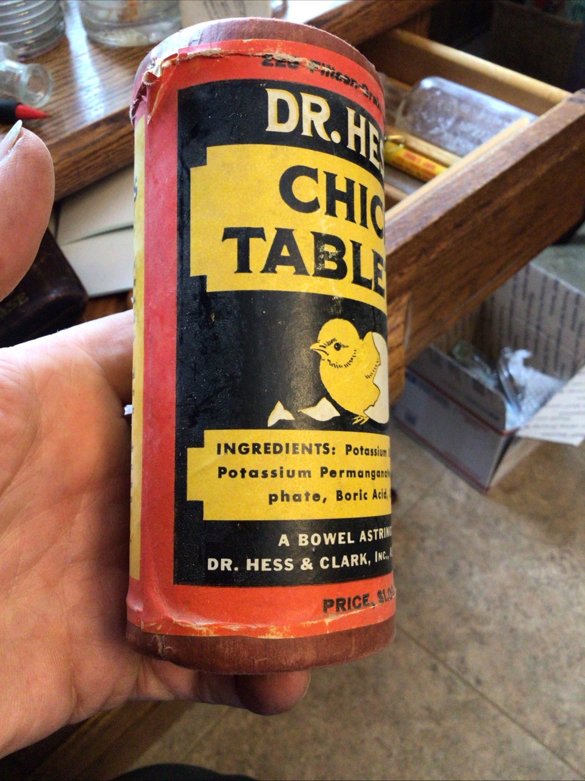 Dr Hess Ashland Ohio, Chick Tablets 1930’s . Cardboard Advertising Container.