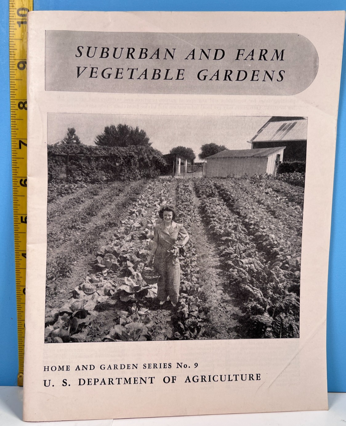 1951 Suburban Farm Vegetable Gardens Series No. 9 US Dept Agriculture booklet