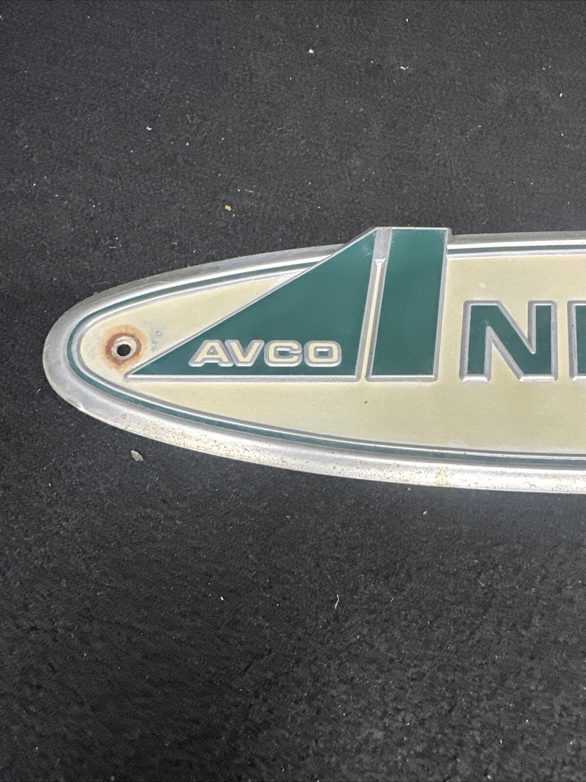 18&Prime; X 4-1/2&Prime; Aluminum Emblem New Idea AVCO Farm Harvester (st1039)