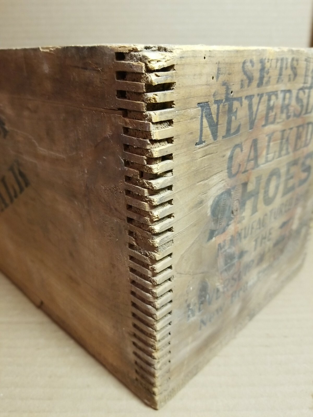 Neverslip Manufacturing Co New Brunswick New Jersey Calked Horse Shoes Box Crate