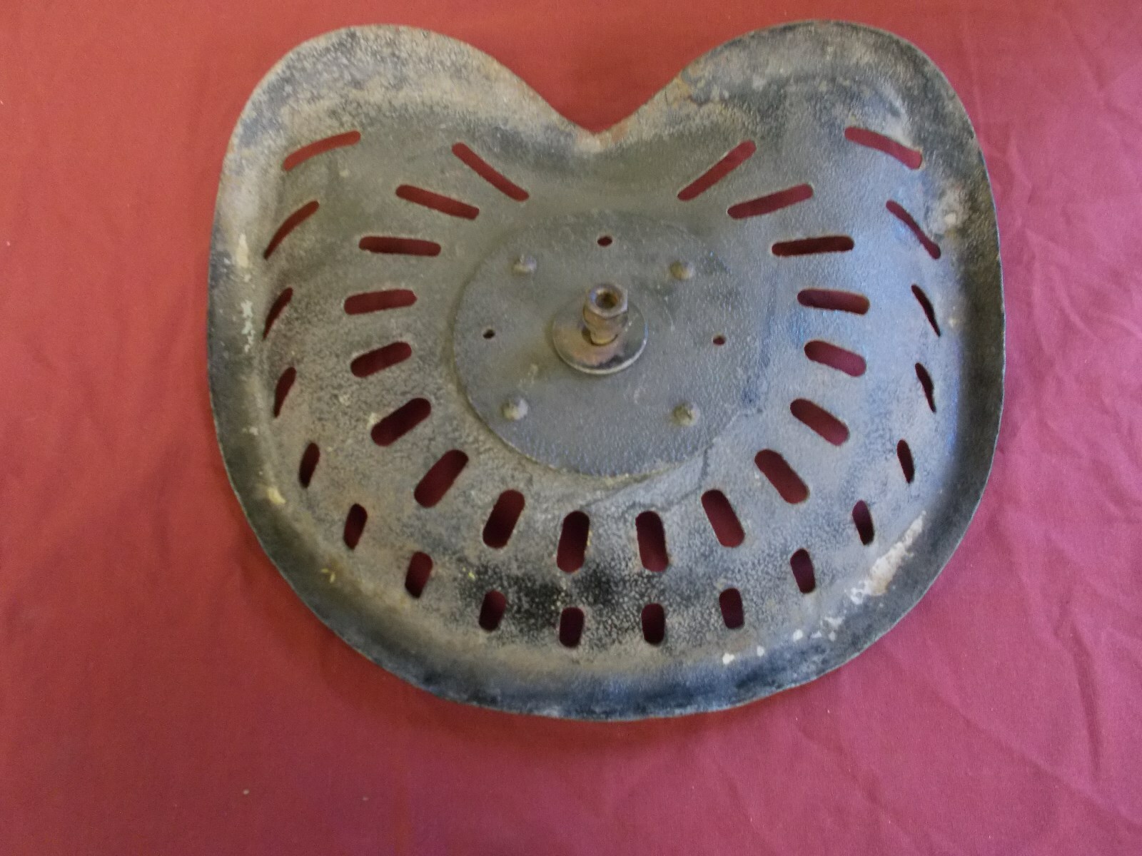 VGT STEEL TRACTOR SEAT C.S.COMPANY # 2 FARM IMPLEMENT MACHINE