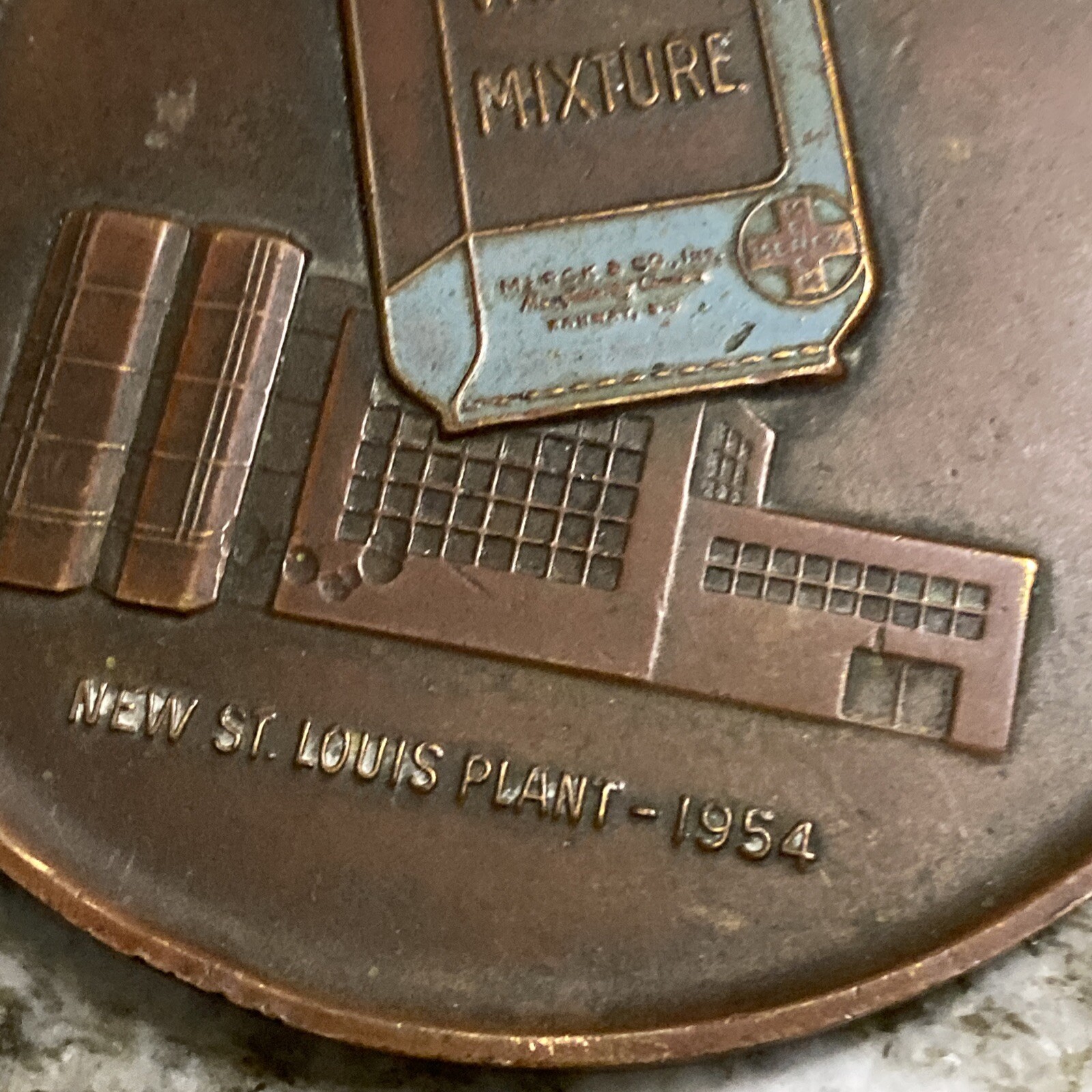 Brass 1954 MERCK Animal Vitamin PHARMACEUTICAL PAPERWEIGHT NEW ST. LOUIS PLANT
