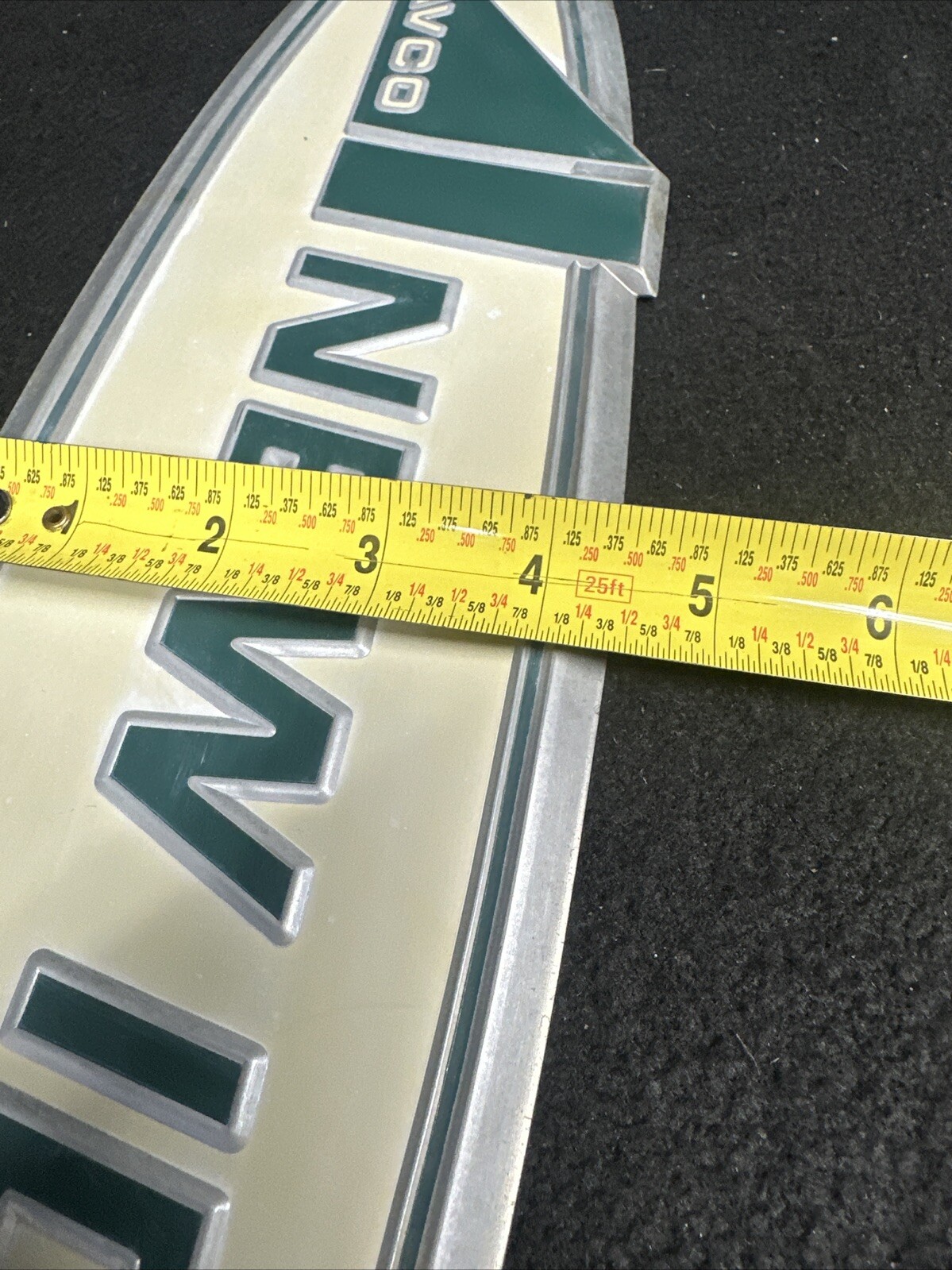 18&Prime; X 4-1/2&Prime; Aluminum Emblem New Idea AVCO Farm Harvester (st1039)