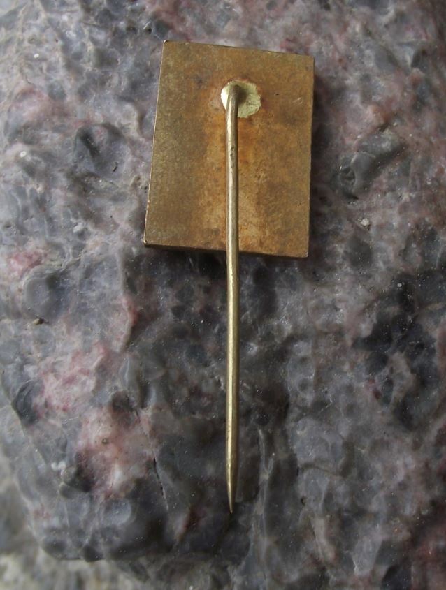 1974 JZD Melnicke Vtelno Agricultural Collective Farming Union Farm Pin Badge