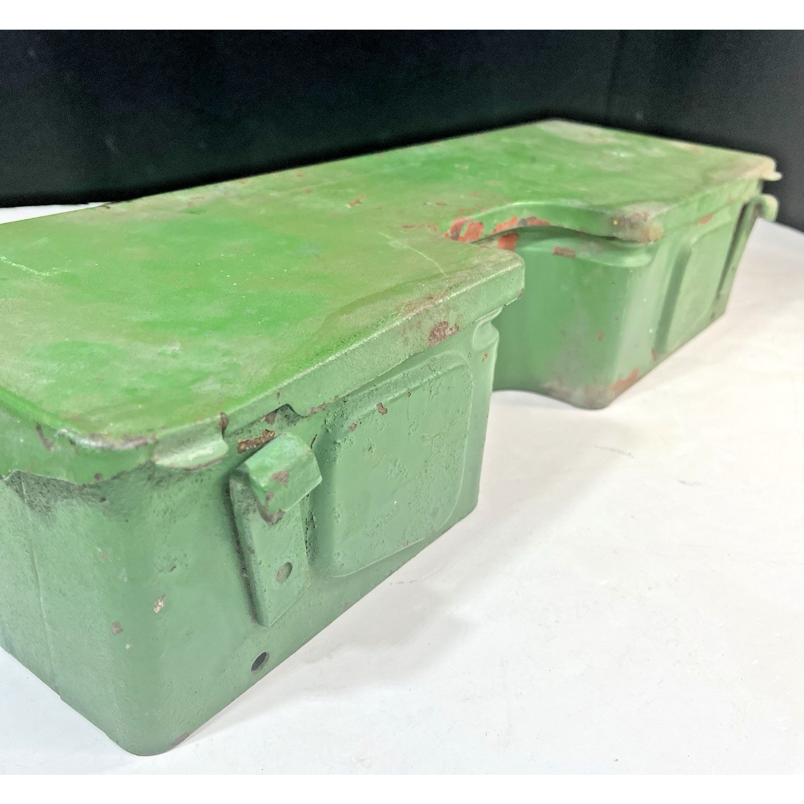 Vintage Unbranded Metal Tractor Toolbox 18x6x4 tall Lid No Latches Green Painted