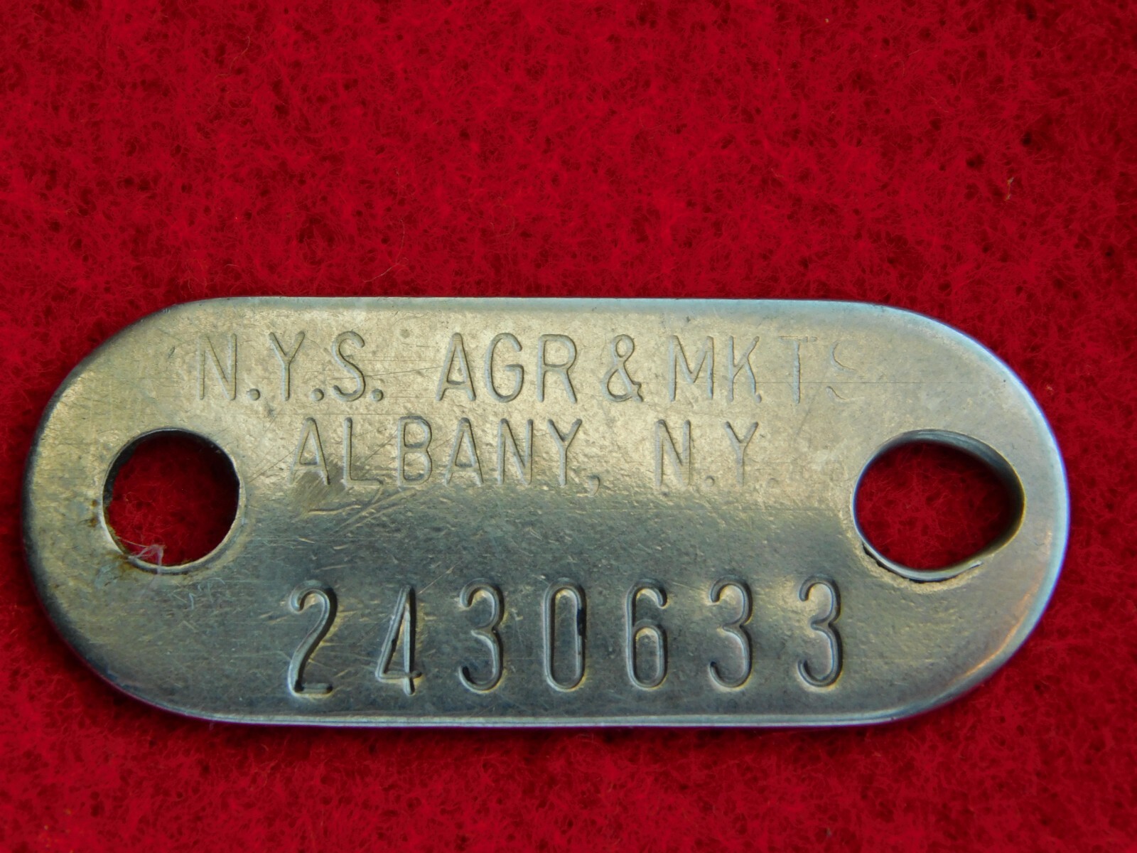 VINTAGE 1 1/2&Prime; ACROSS N.Y.S. AGR & MKTS ALBANY NY METAL ANIMAL TAG