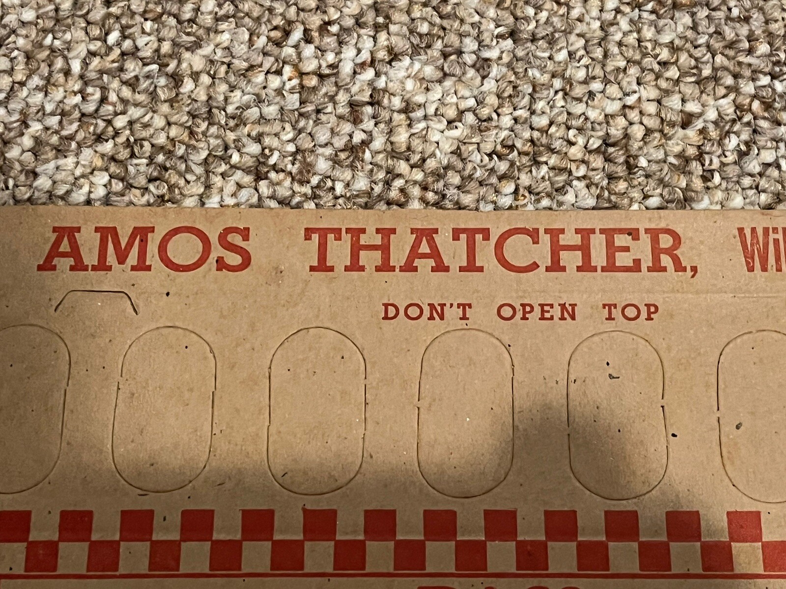 VINTAGE 1940s CHICKEN CHICKS CARDBOARD FEEDER SIGN Amos Thatcher Flemington, NJ