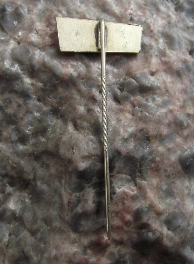 Antique Deutz Fahr German Farm Machinery Tractor Maker Agricultural Pin Badge