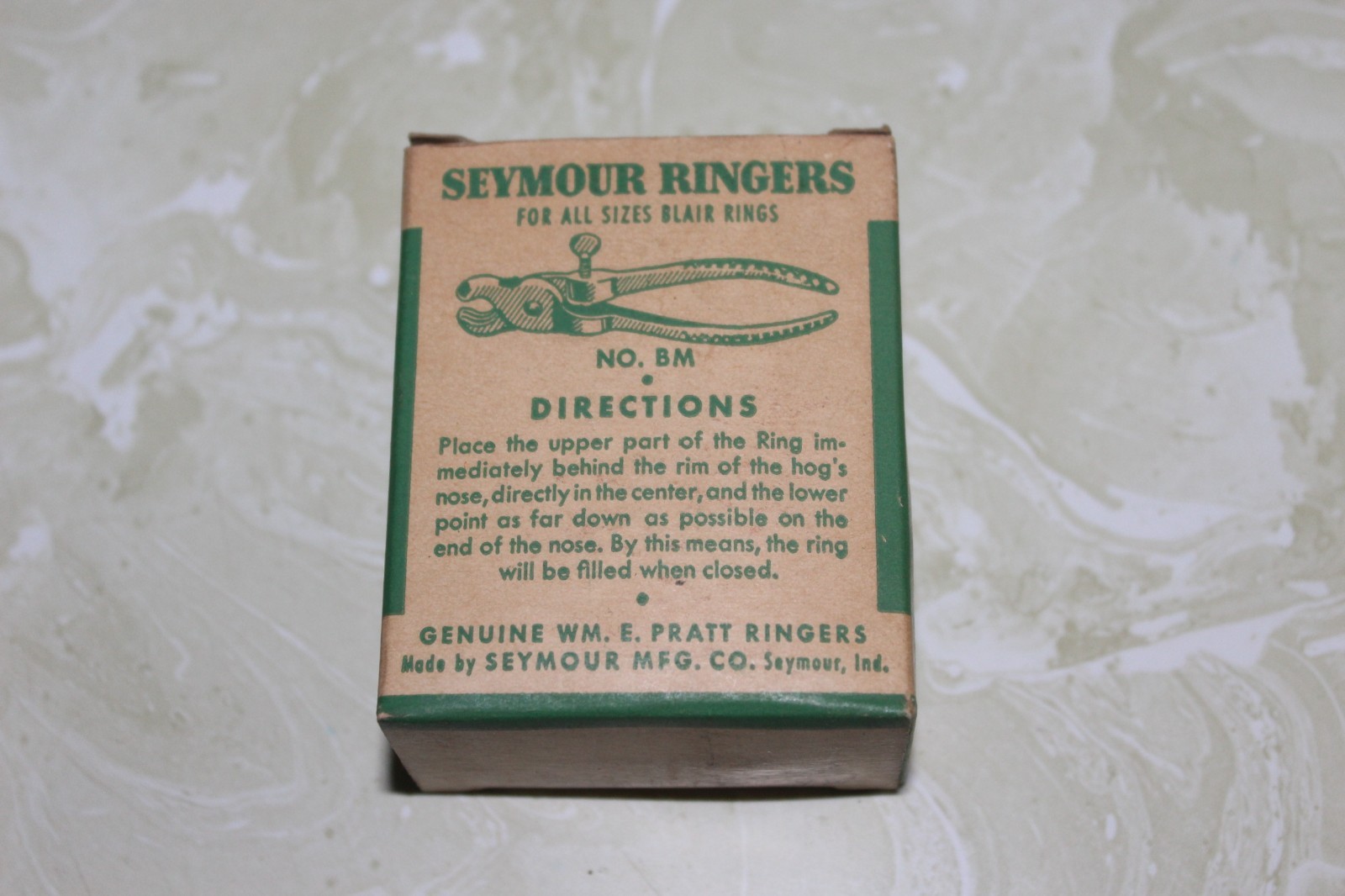 NOS, BOX OF 100 SEYMOUR BLAIR HOG RINGS SEYMOUR MFG. CO. SEYMOUR, IND.