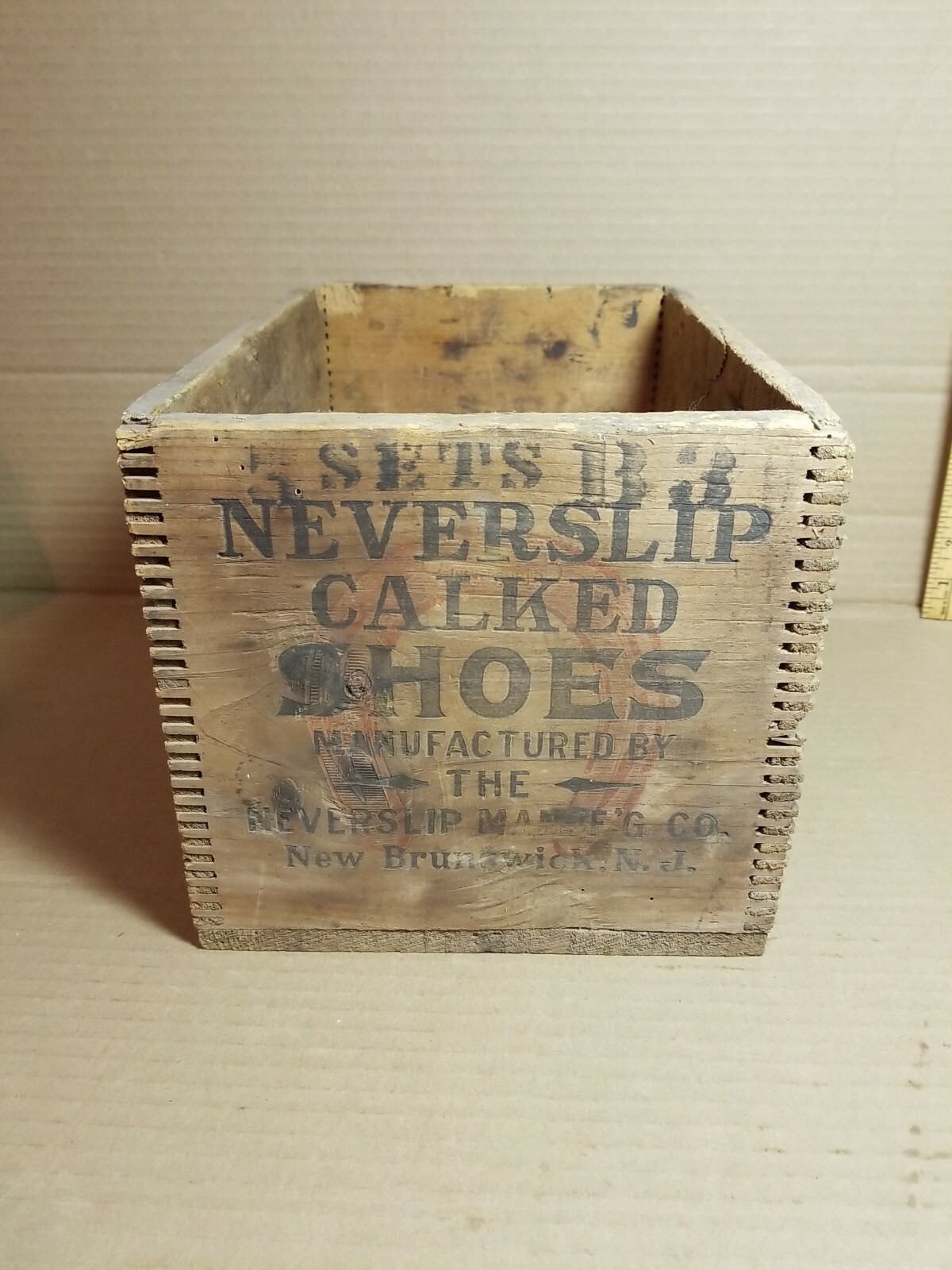 Neverslip Manufacturing Co New Brunswick New Jersey Calked Horse Shoes Box Crate