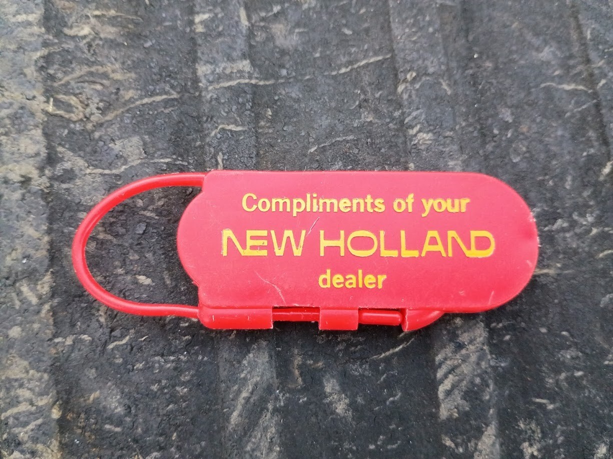 —Vtg plastic New Holland Dealer nickel / dime coin holder key chain