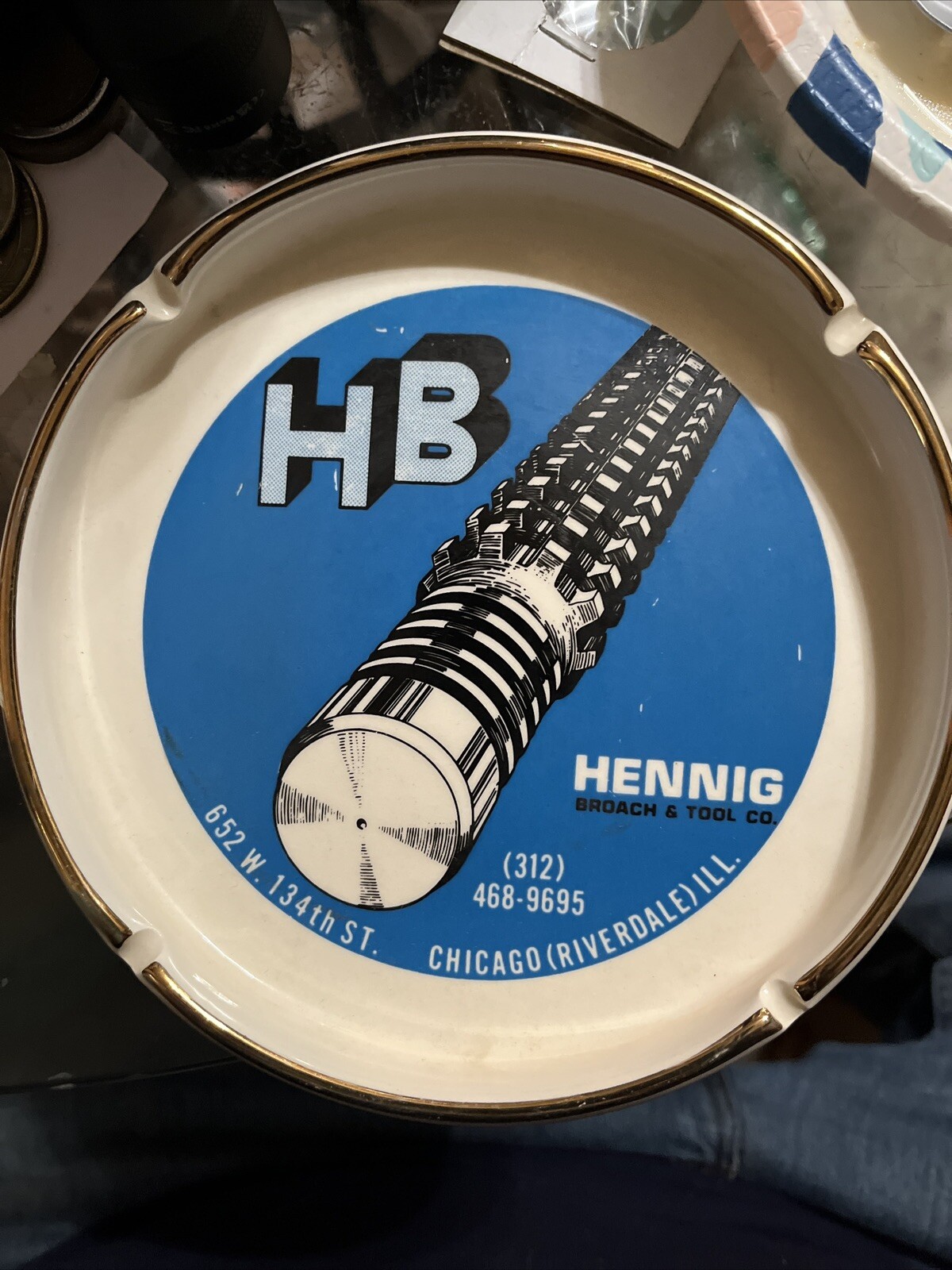 Vtg. HB. Hennig Advertising CERAMIC ASHTRAY – 6 3/4&Prime; Dia. – Farm/Barn