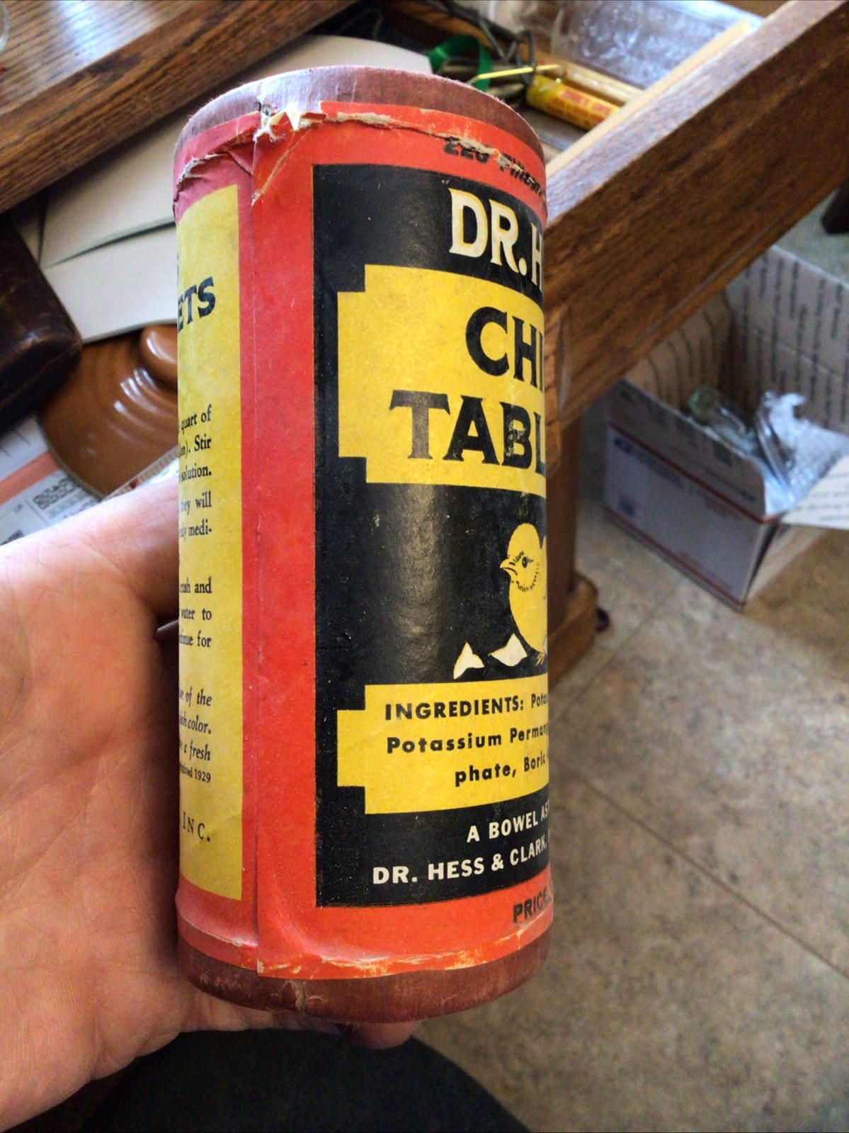 Dr Hess Ashland Ohio, Chick Tablets 1930’s . Cardboard Advertising Container.